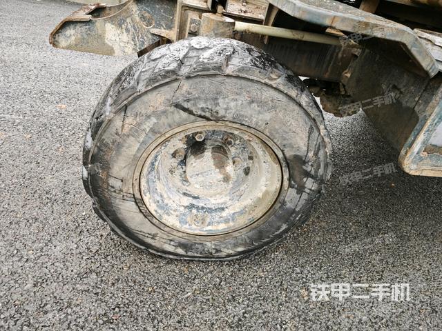 右導向輪(行走機構) 右導向輪(行走機構)