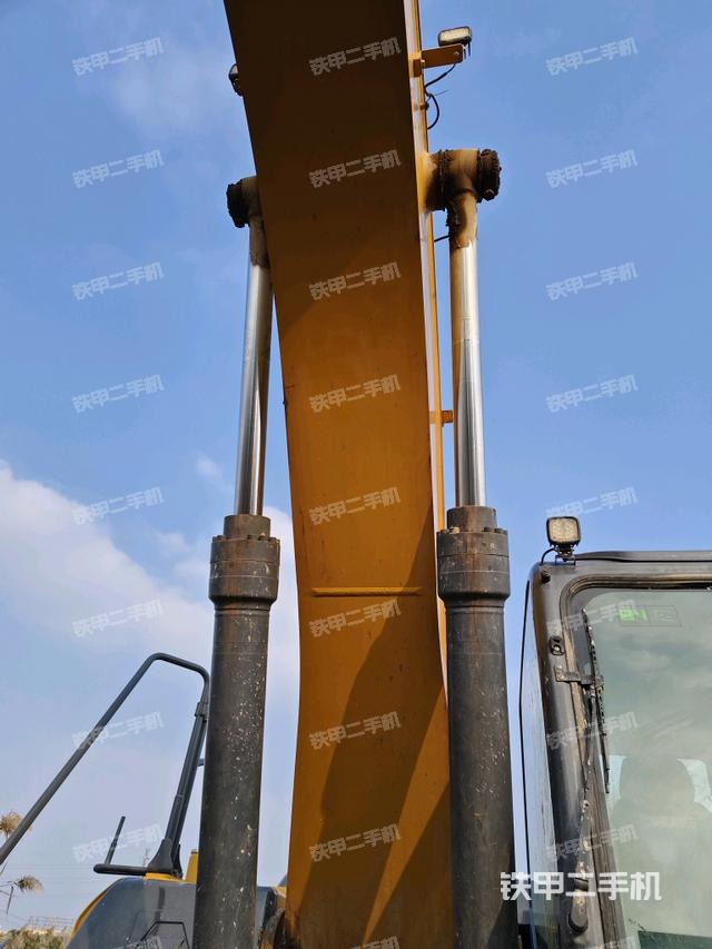 大臂油缸整體?豎拍（工作和回轉(zhuǎn)裝置）