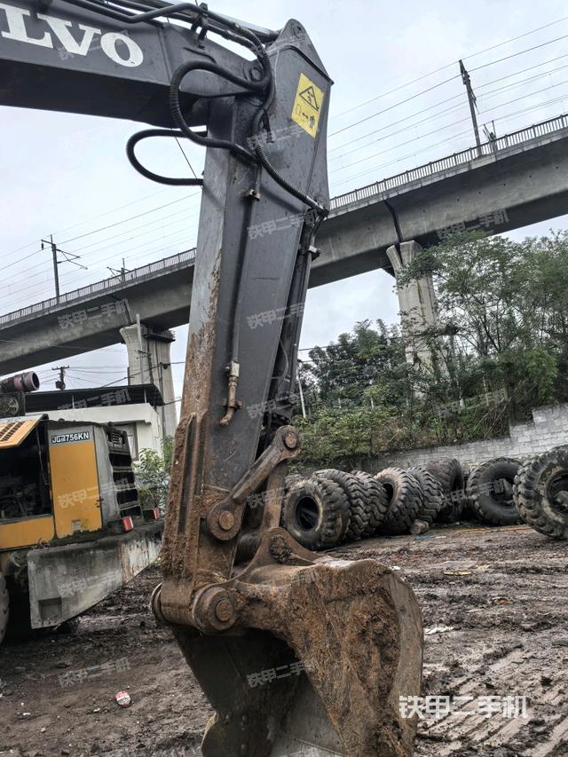 小臂整體左后（工作和回轉(zhuǎn)裝置）