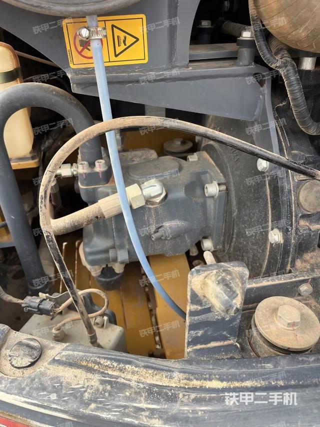 液壓泵艙室正面整體（整機(jī)外觀）