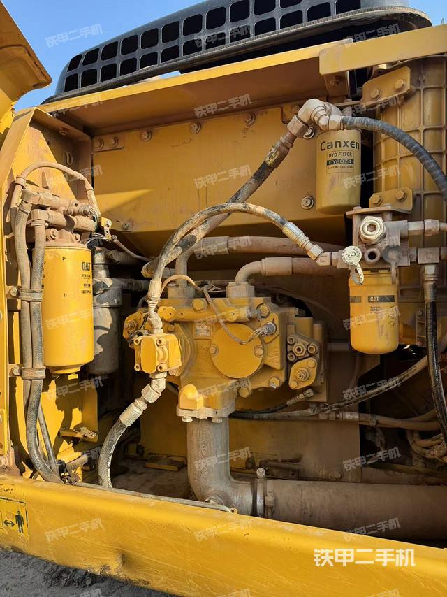 液壓泵艙室正面整體（整機(jī)外觀）