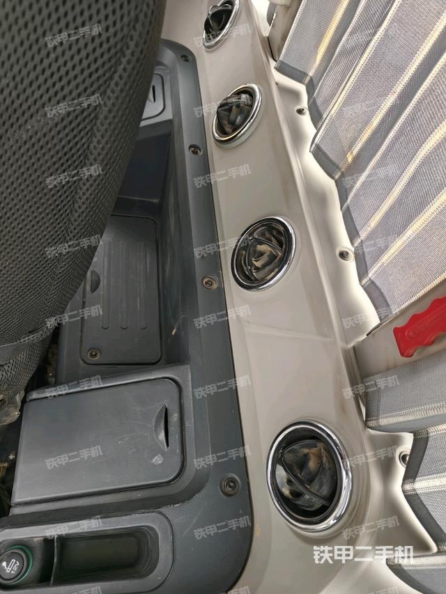 后窗玻璃角標（駕駛室部分）