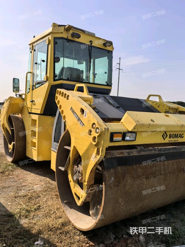 整機(jī)右側(cè)(設(shè)備外觀及核心部件) 整機(jī)右側(cè)(設(shè)備外觀及核心部件)