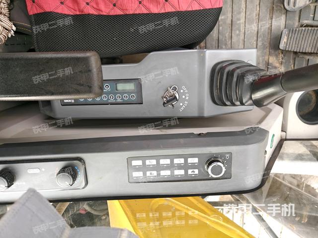 座椅左側(cè)控制臺/音響/含左手柄（駕駛室部分）