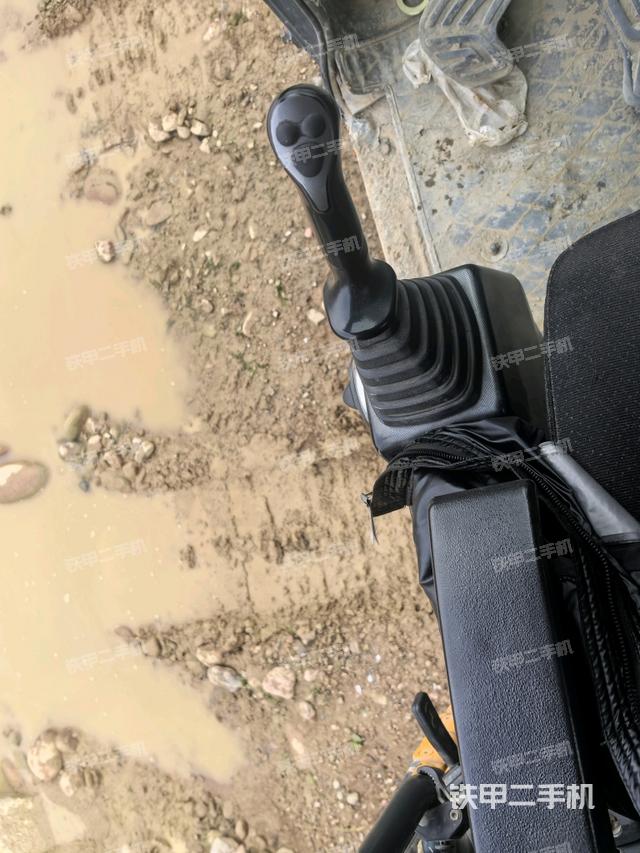 座椅左側(cè)控制臺(tái)/音響/含左手柄（駕駛室部分）