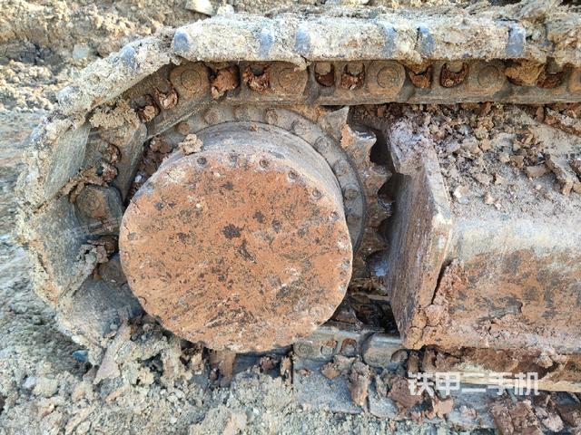 右驅(qū)動輪（行走機(jī)構(gòu)）