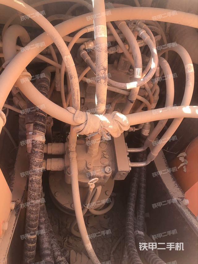 回轉(zhuǎn)馬達和主控閥（整機外觀）