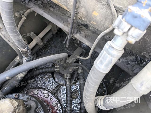 中央回轉(zhuǎn)接頭特寫（上車部件）