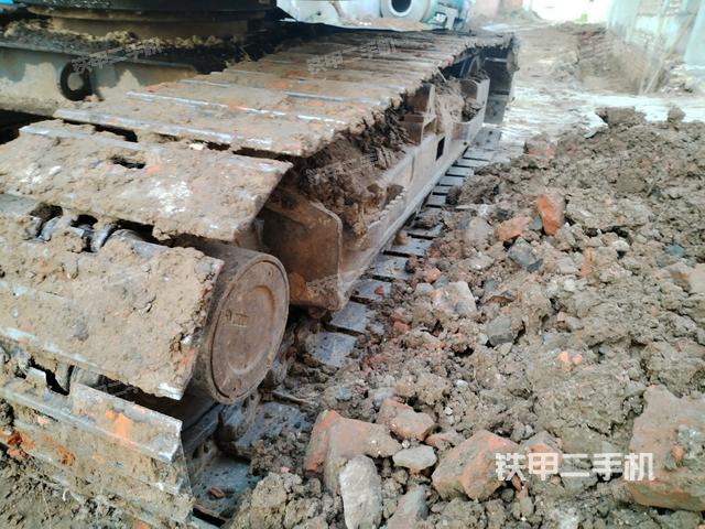 右側(cè)履帶整體?（行走機(jī)構(gòu)）