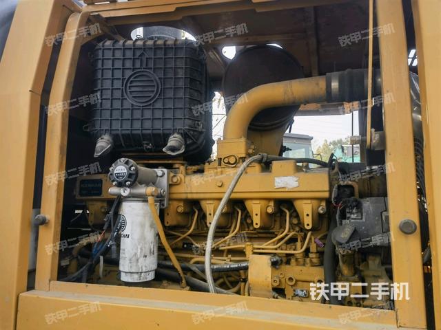 發(fā)動機(jī)右側(cè)（整機(jī)外觀及大件）