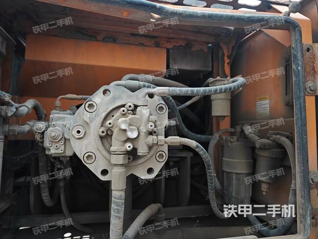 液壓泵艙室正面整體(整機(jī)外觀) 液壓泵艙室正面整體(整機(jī)外觀)