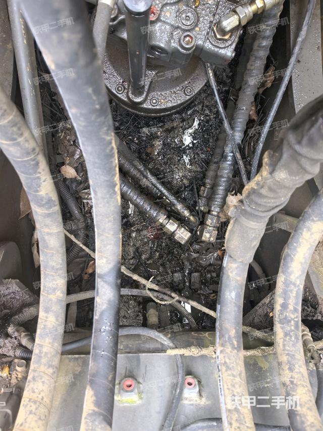 中央回轉(zhuǎn)接頭特寫（上車部件）