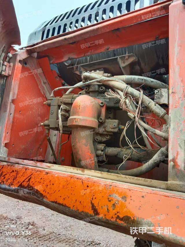 液壓泵艙室正面整體（整機(jī)外觀）