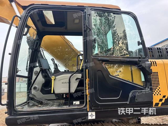 駕駛室整體（整機(jī)外觀）