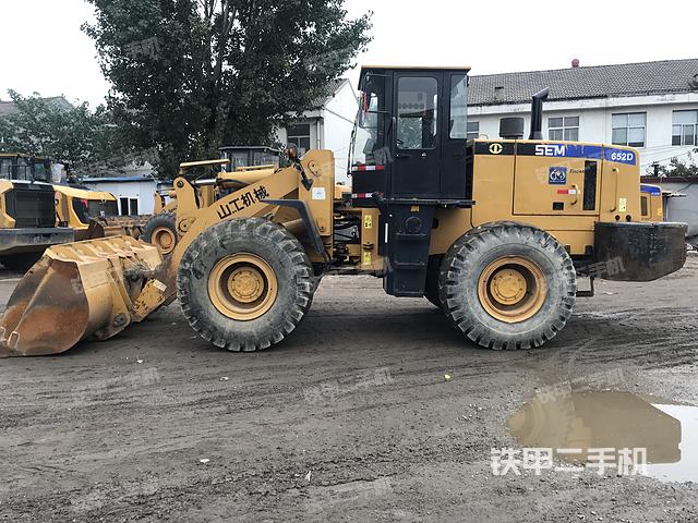 發(fā)動(dòng)機(jī)右側(cè)（整機(jī)外觀及大件）