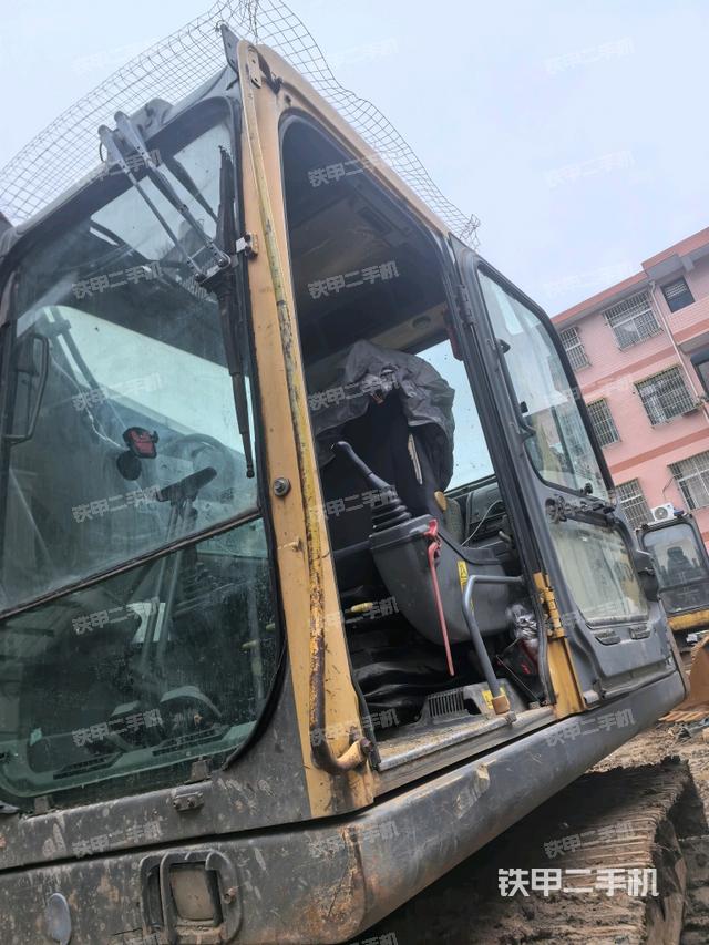 駕駛室正側(cè)（駕駛室部分）