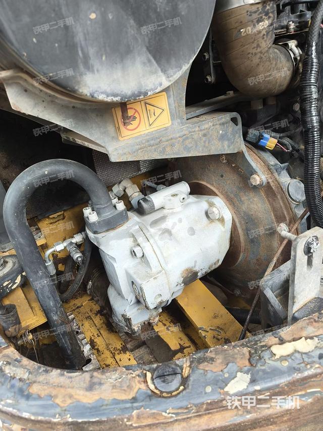 液壓泵艙室正面整體(整機(jī)外觀) 液壓泵艙室正面整體(整機(jī)外觀)