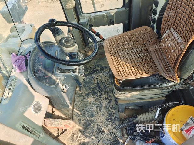 駕駛室正側(cè)(駕駛室部分) 駕駛室正側(cè)(駕駛室部分)