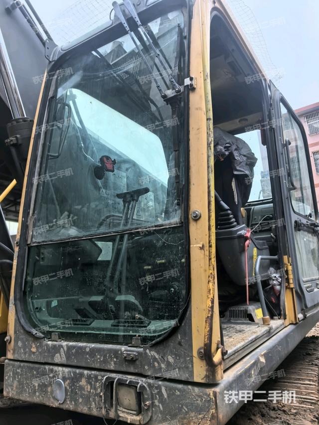 駕駛室左前45度（駕駛室部分）