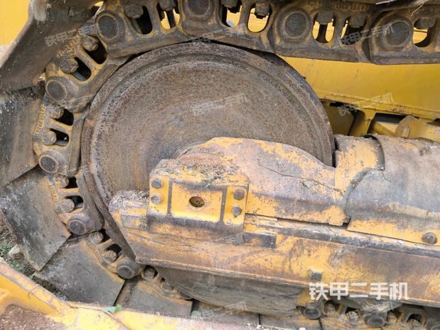 右側(cè)履帶全景（推土機底盤及工作裝置）