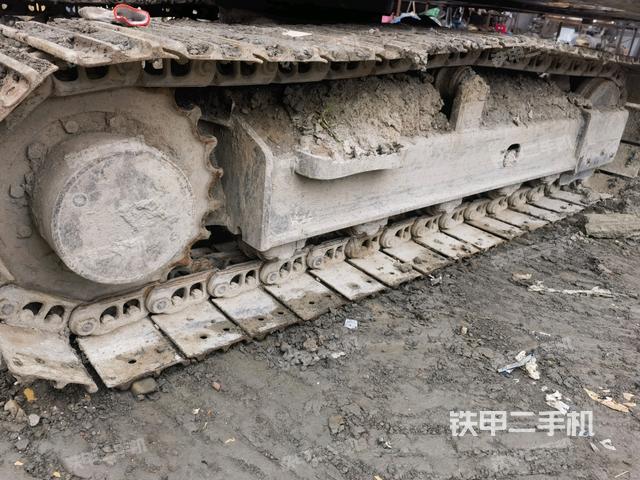 左側(cè)履帶整體?(行走機(jī)構(gòu)) 左側(cè)履帶整體?(行走機(jī)構(gòu))