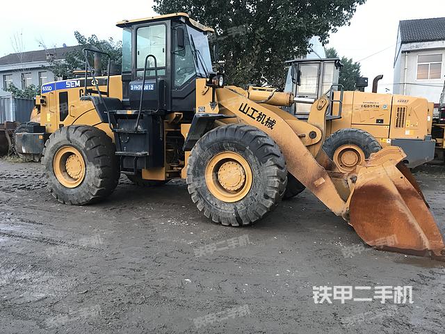 發(fā)動機右側（整機外觀及大件）