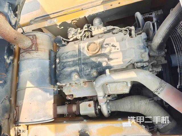 氣門(mén)室蓋螺絲特寫(xiě)（上車(chē)部件）