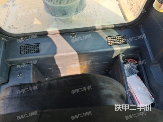 左后方玻璃角標(biāo)（駕駛室部分）