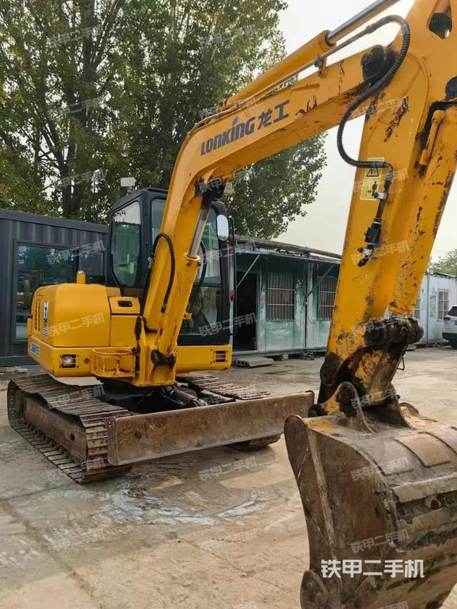 駕駛室整體（整機外觀）