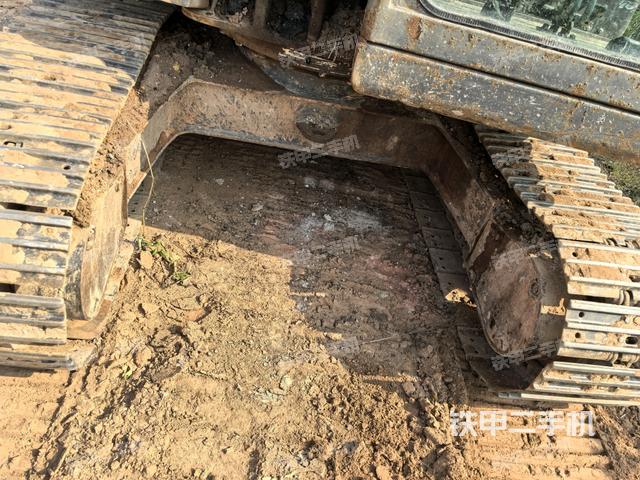 轉(zhuǎn)盤和下車架正前（工作和回轉(zhuǎn)裝置）