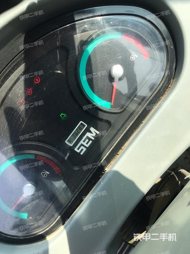 駕駛室操作臺(tái)（整機(jī)外觀及大件）