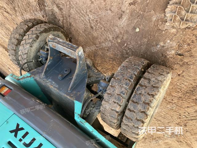 轉(zhuǎn)盤和下車架正前（工作和回轉(zhuǎn)裝置）