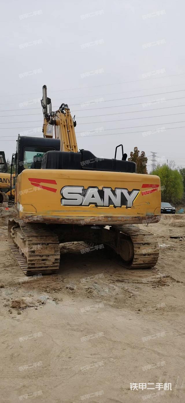 駕駛室頂部（整機外觀）