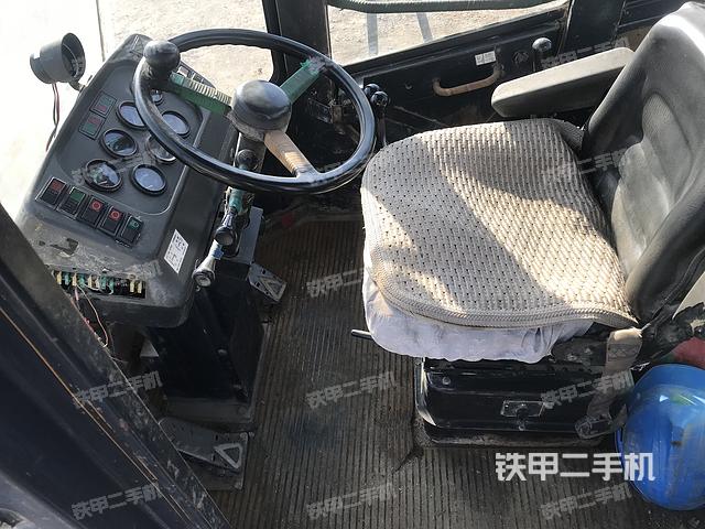 駕駛室工作臺(tái)（整機(jī)外觀及大件）