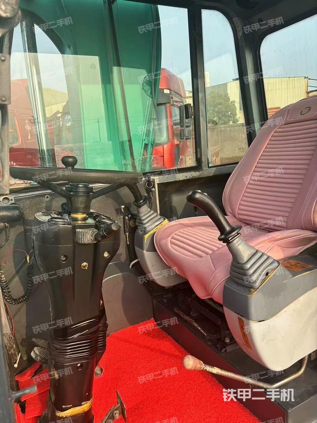 座椅左側(cè)控制臺(tái)/音響/含左手柄（駕駛室部分）