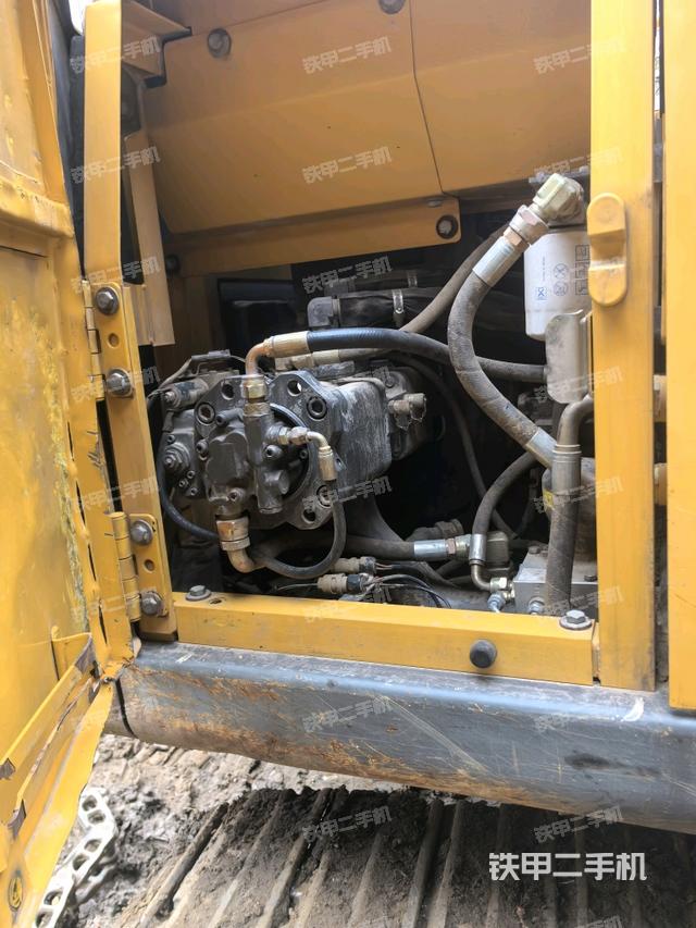 液壓泵斜45?右（大件艙室）