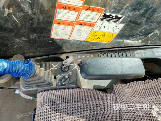 座椅右側(cè)控制臺/鑰匙門/油門/含右手柄（駕駛室部分）