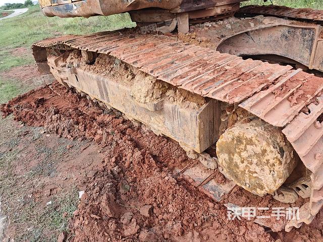 單側(cè)履帶整體(整機(jī)外觀) 單側(cè)履帶整體(整機(jī)外觀)