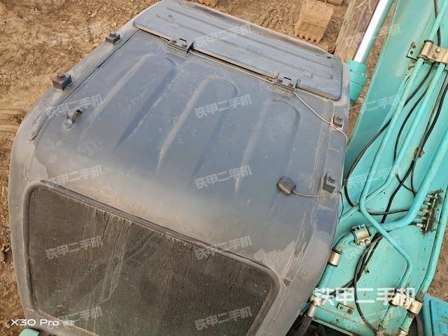 駕駛室頂部(整機外觀) 駕駛室頂部(整機外觀)
