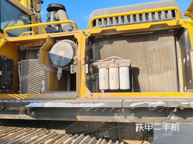 散熱器正面(大件艙室) 散熱器正面(大件艙室)