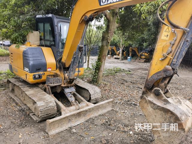 右前45(整機外觀) 右前45(整機外觀)