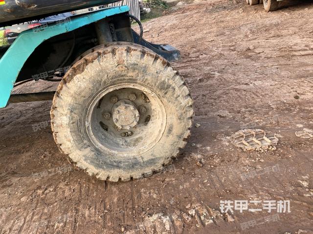 右驅(qū)動(dòng)輪（行走機(jī)構(gòu)）