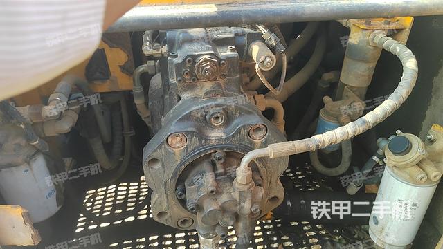 液壓泵艙室正面整體(整機外觀) 液壓泵艙室正面整體(整機外觀)