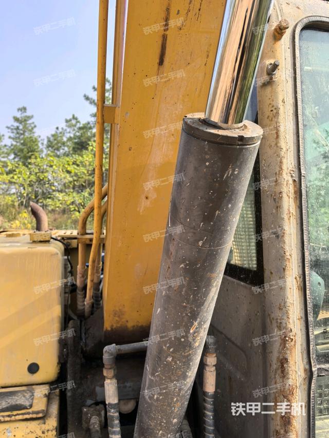 大臂根部?斜（工作和回轉(zhuǎn)裝置）