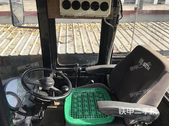 駕駛室工作臺(tái)（整機(jī)外觀及大件）