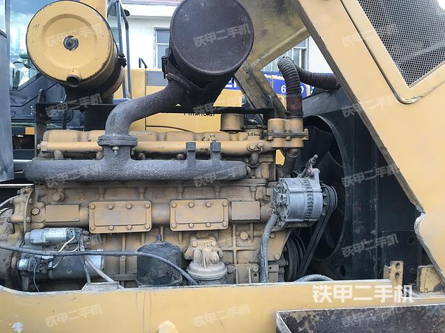 發(fā)動機(jī)右側(cè)（整機(jī)外觀及大件）