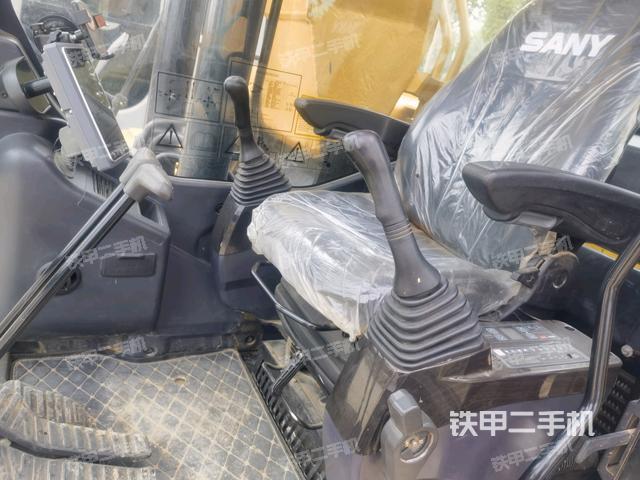 駕駛室整體（整機外觀）