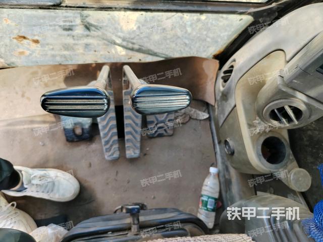 后窗玻璃角標(biāo)（駕駛室部分）