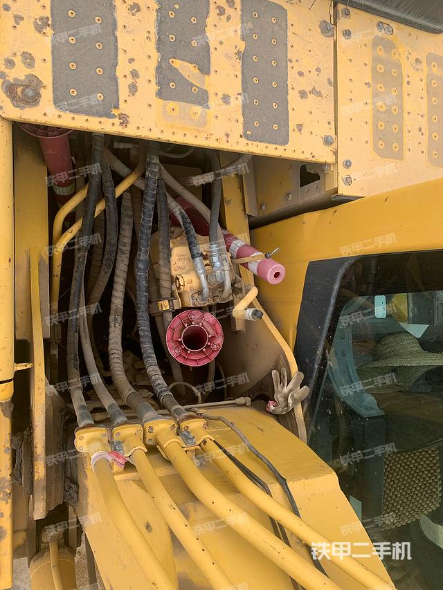 回轉馬達和主控閥（整機外觀）