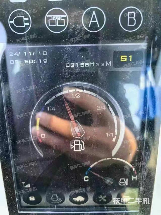 駕駛室整體（整機外觀）